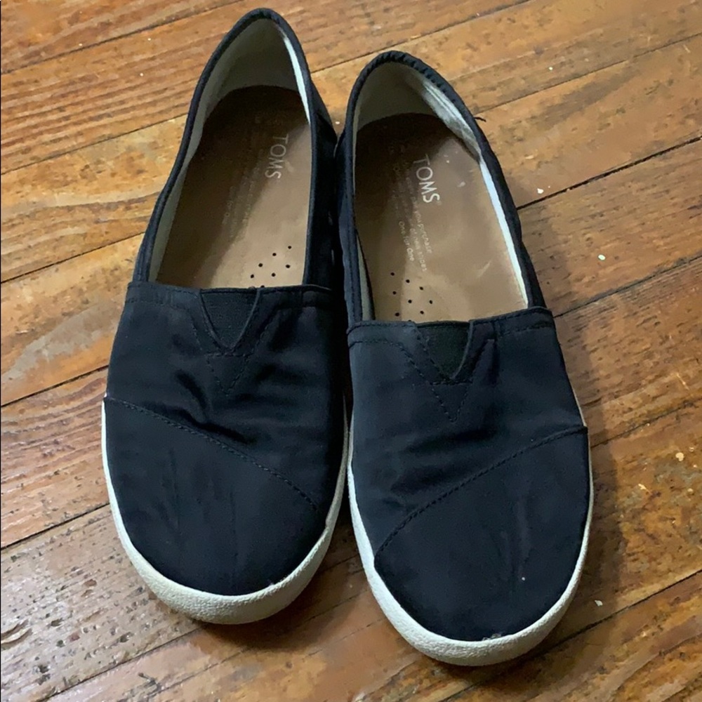 Toms black shoes